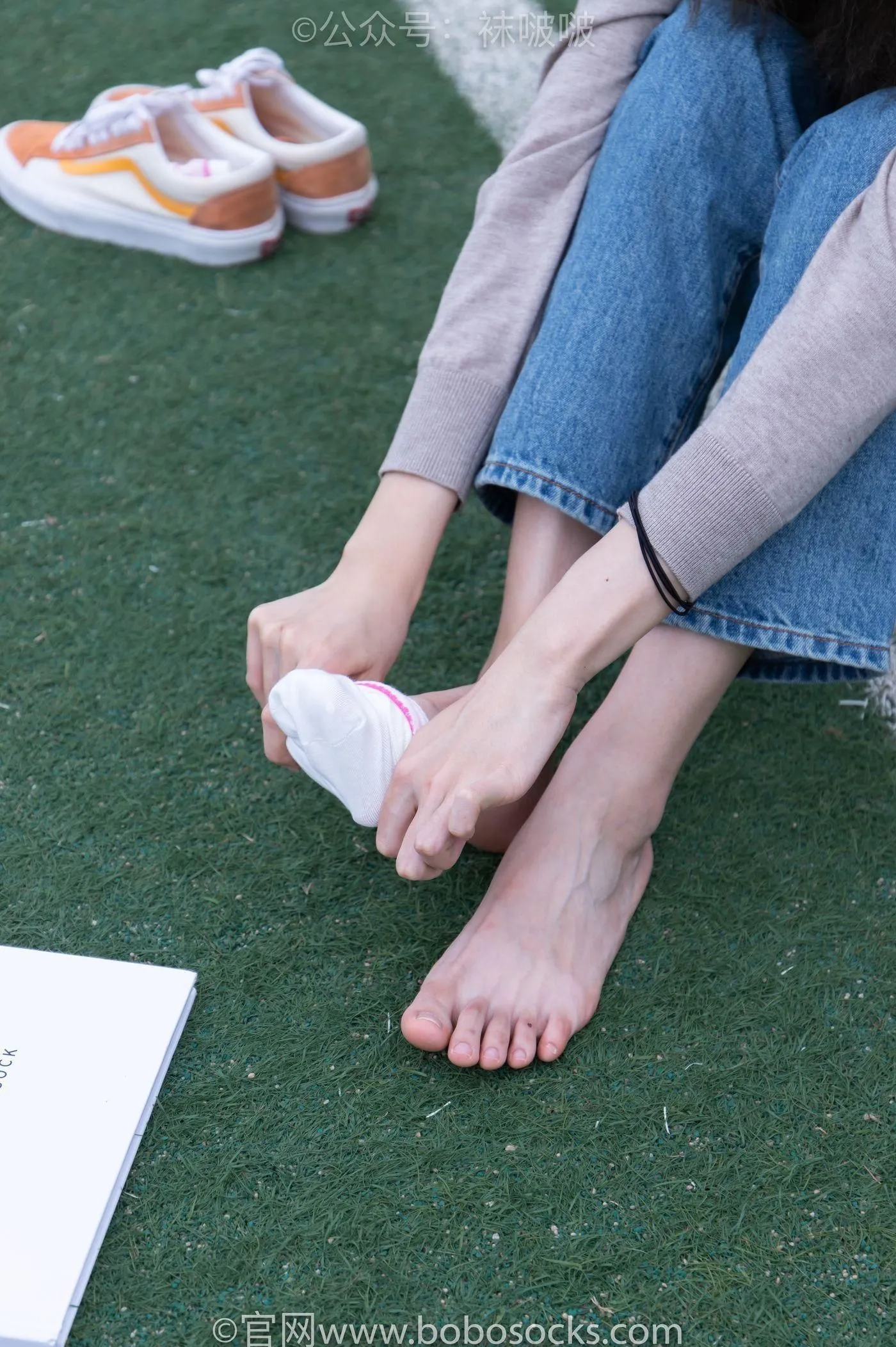[BoBoSocks袜啵啵]NO.004 泡芙-vans帆布鞋、白棉袜、裸足 [127P]插图1